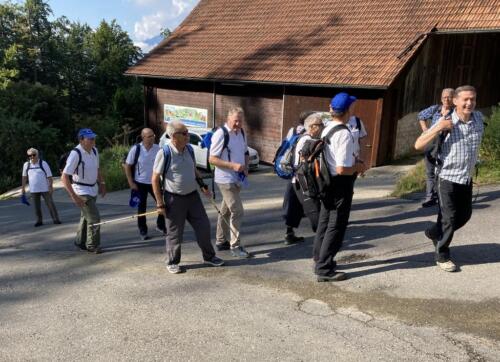 02-Kurzer-Halt-nach-steilem-Aufstieg